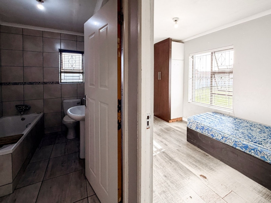 4 Bedroom Property for Sale in Levallia Western Cape